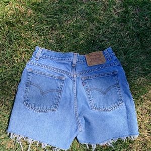 Vintage Levi’s 512 high rise festival shorts 🔥